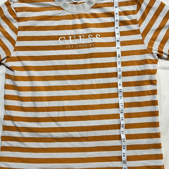 Vintage Y2K/90s Embroidered Guess T-Shirt Mustard Yellow/White Size Large - Picture 5 of 9